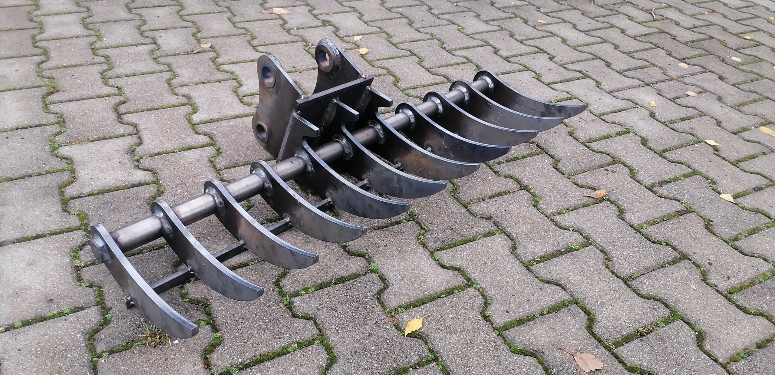 Výroba hrablí na minibager